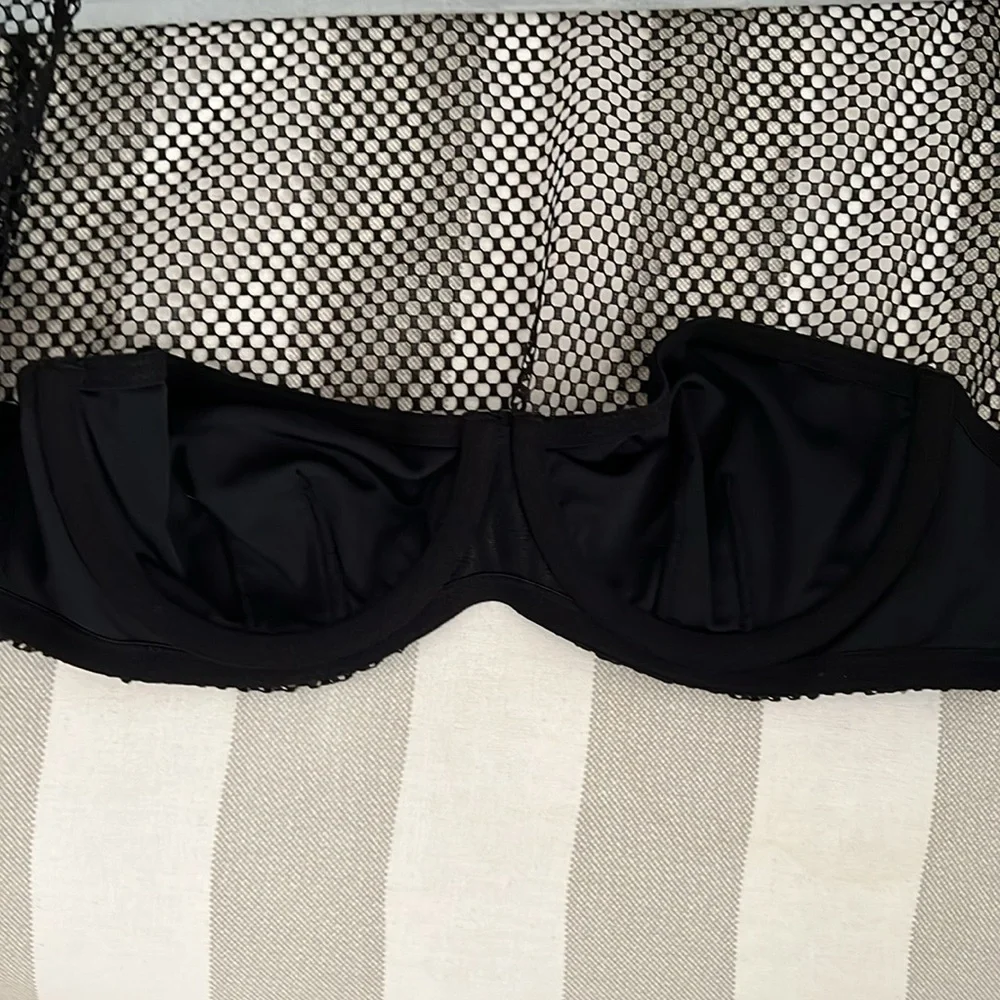 Urban Outfitters Out From Under Fish Net Long Sleeve Crop Top Black Size Medium - Picture 6 of 6